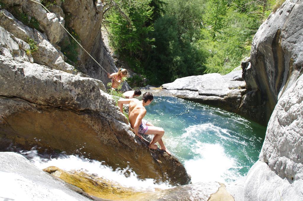 Vvf Les Ecrins Champsaur Hotel Сен-Боне-ан-Шампсор Екстериор снимка